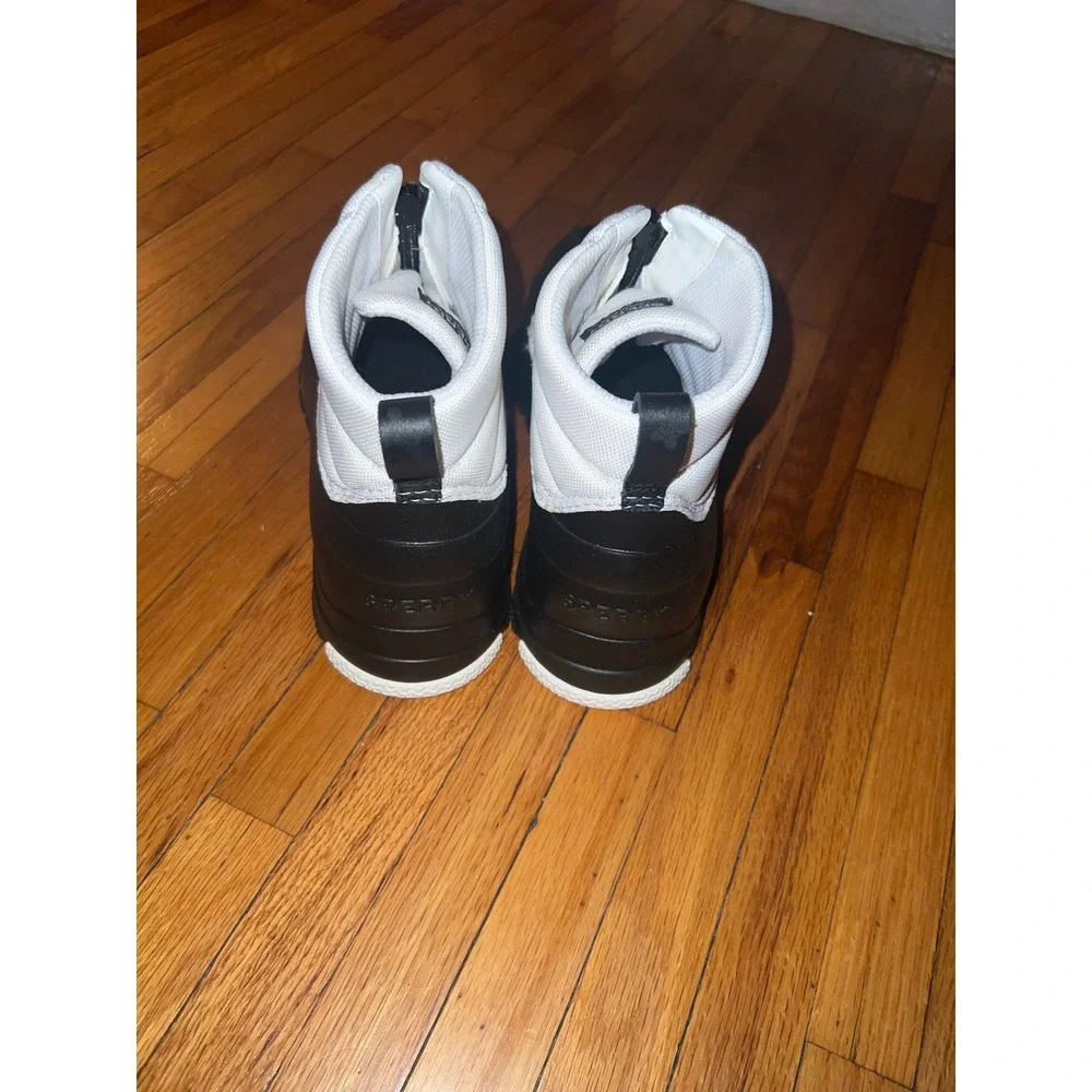 Sperry Torrent Duck Boot Women's 9.5 White Black Front Zip Quilted Boots